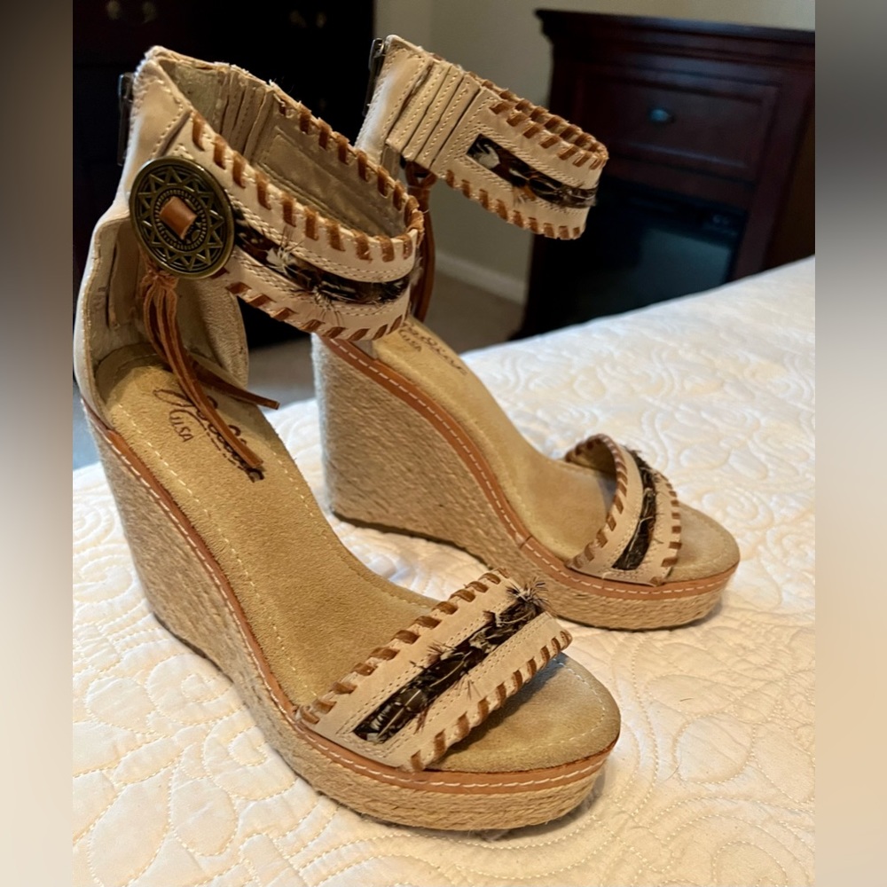 Zodiac USA Platform Boho Native Espadrille Wedge Sandals Size 6.5 feathers